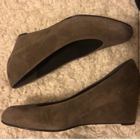 Stuart Weitzman Ambient Wedge in Mushroom Suede